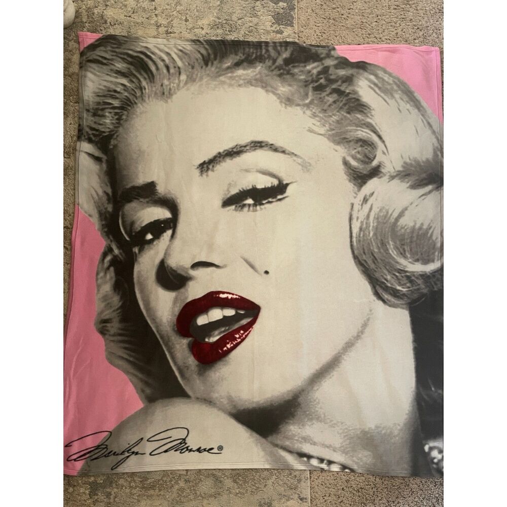 Marilyn Monroe Red Lips Pink Fleece Throw Blanket 50x60 2010 Copyright